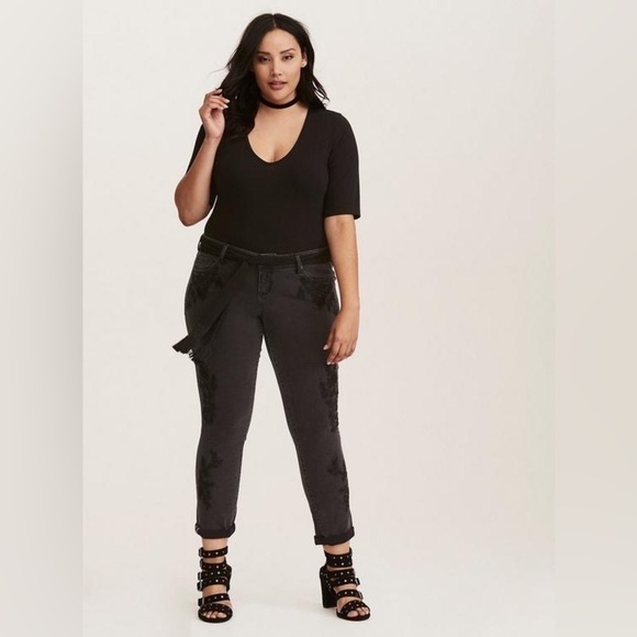 New Torrid Premium Boyfriend Jean Embroidered Black Wash Women’s Plus Size 26 - Picture 4 of 4